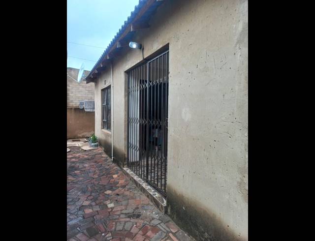 2 BEDROOM HOUSE FOR SALE IN PROTEA GLEN EXT